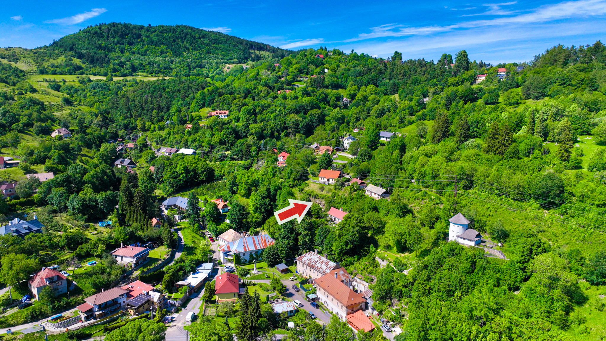 Slnečný pozemok 1381m2 s možnosťou stavby, Štiavnické Bane