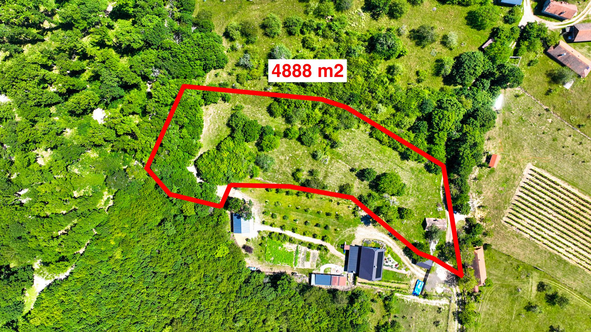 Pozemok s viničným domom a možnosťou stavby, obec Jabloňovce