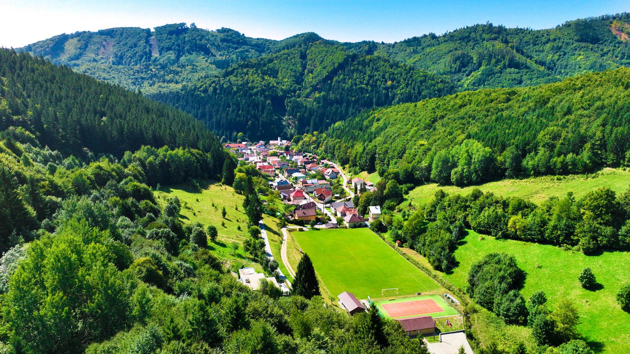 Pozemok s možnosťou stavby o veľkosti 981m2, Baláže