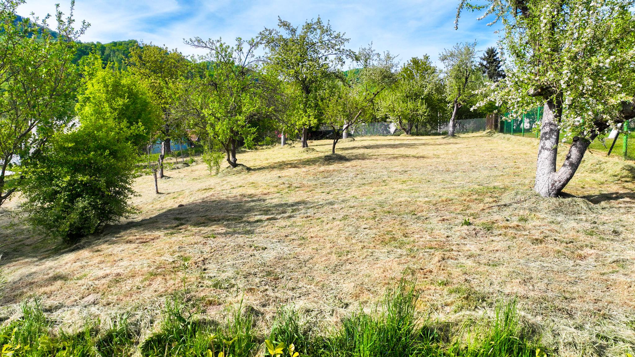 Slnečný, rovinatý pozemok s možnosťou stavby 1565m², Voznica