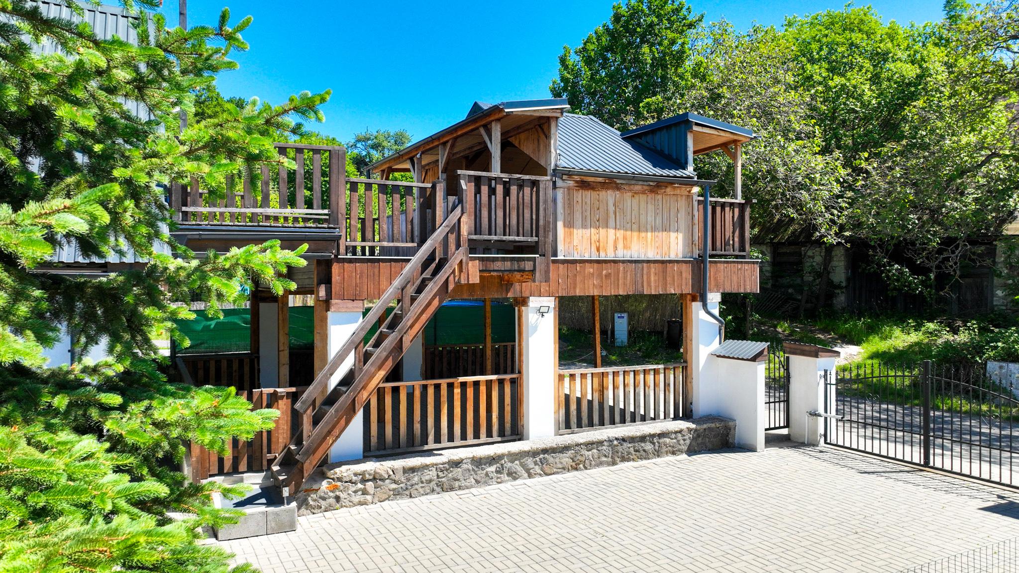 Apartmánový dom s 3-mi bytovými jednotkami, Počúvadlo