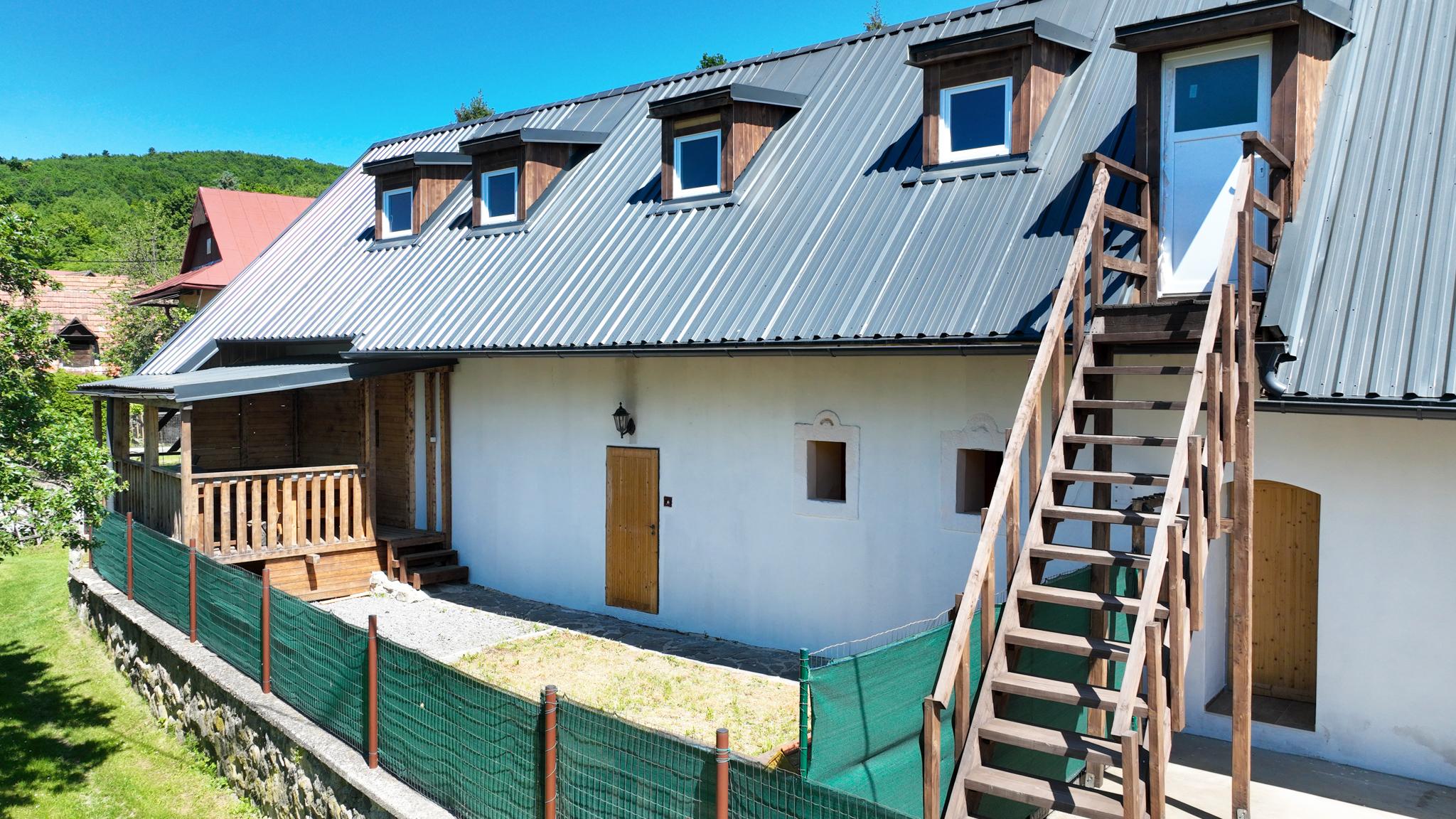 Apartmánový dom s 3-mi bytovými jednotkami, Počúvadlo