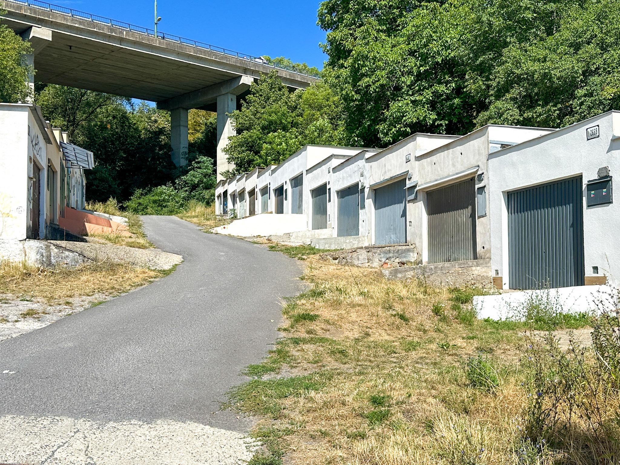 Prenájom garáže s elektrinou, Banská Štiavnica