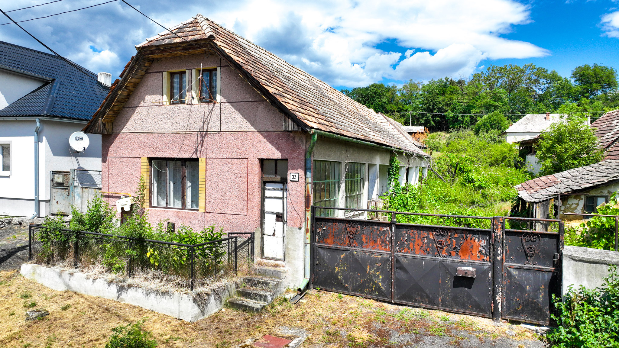 Vidiecky rodinný dom s pozemkom 950m2 Hontianske Nemce