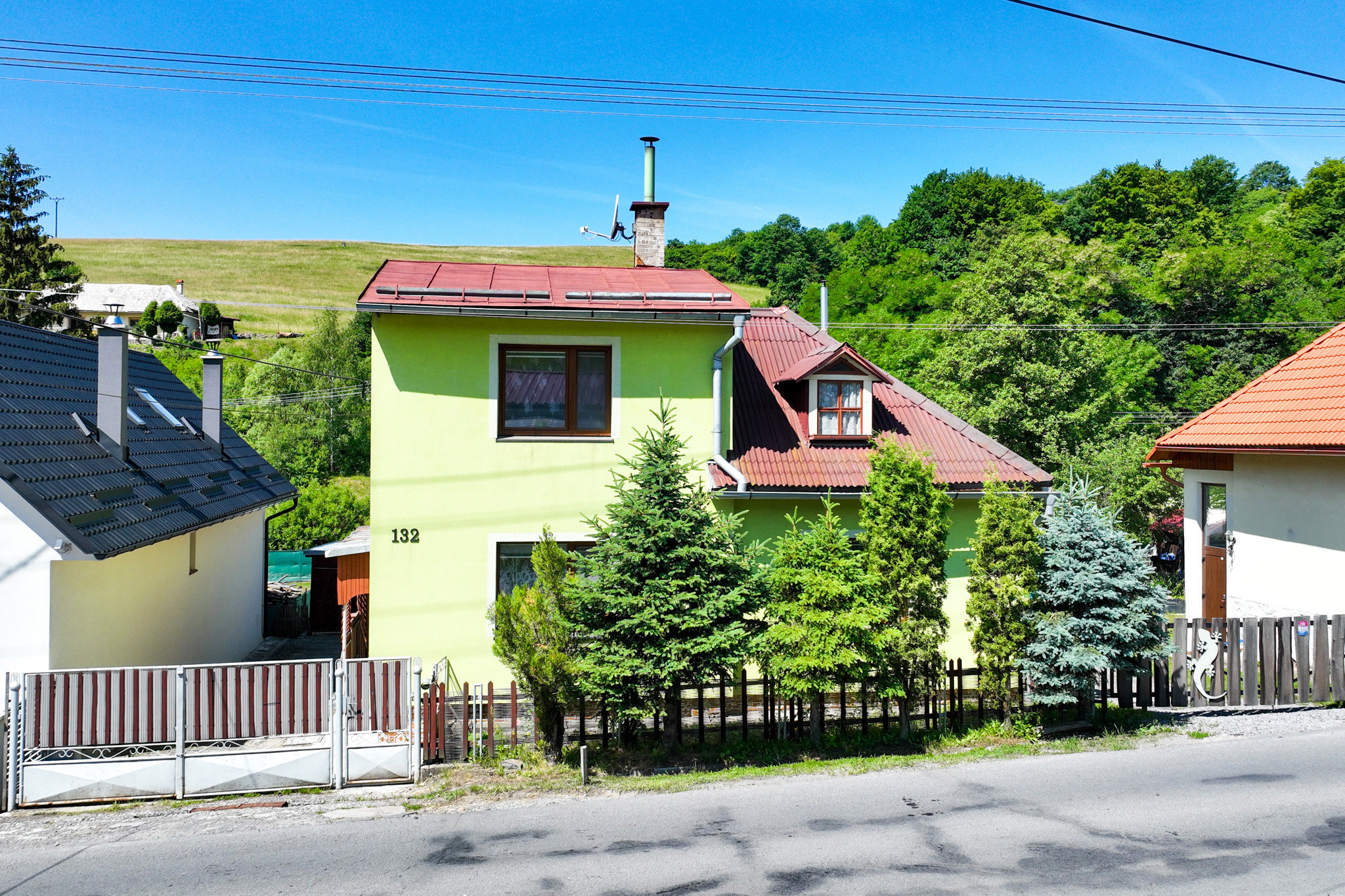 Rodinný dom so záhradou 320m2, 4 izby + Garáž, Svätý Anton