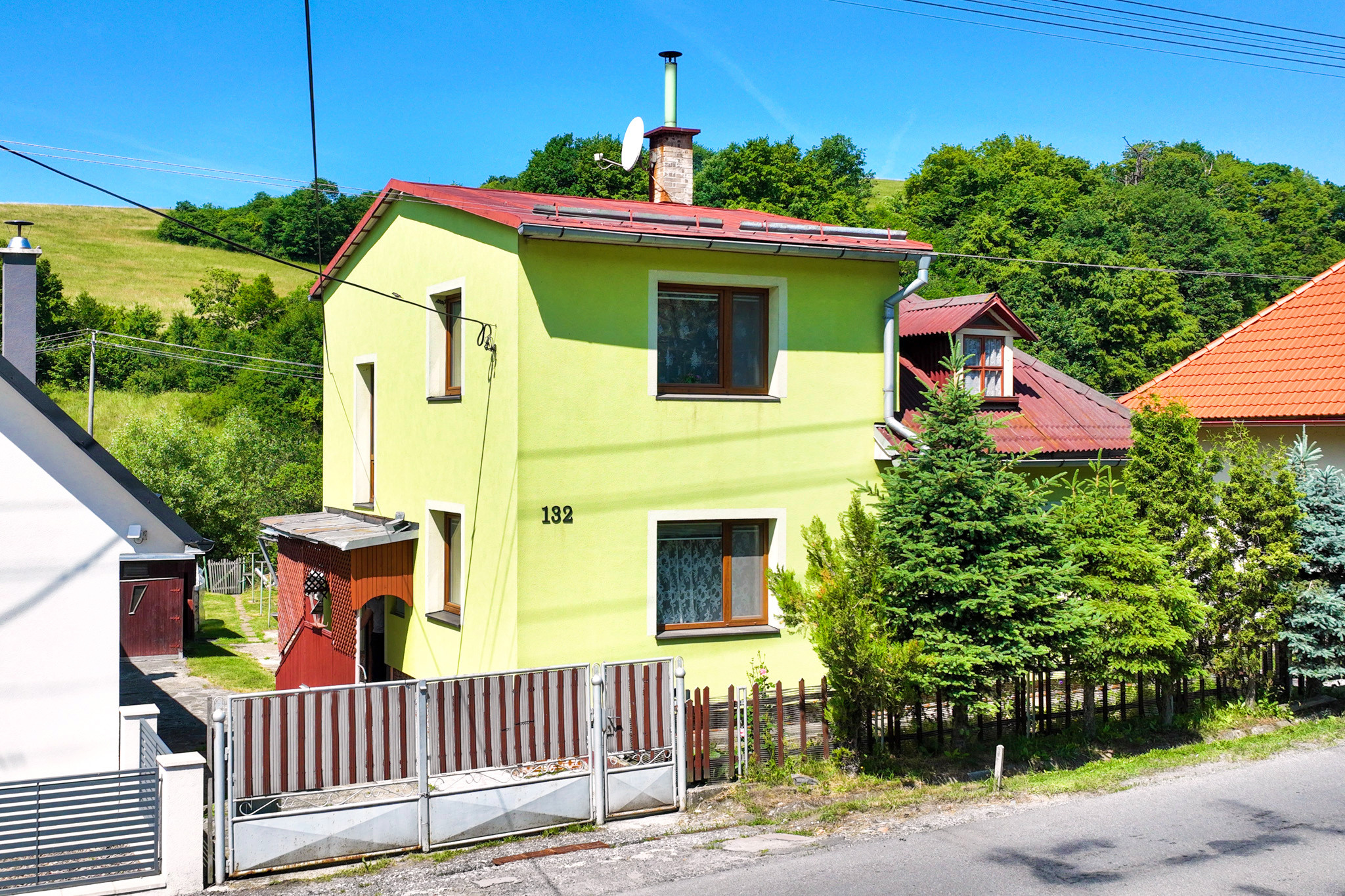 Rodinný dom so záhradou 320m2, 4 izby + Garáž, Svätý Anton