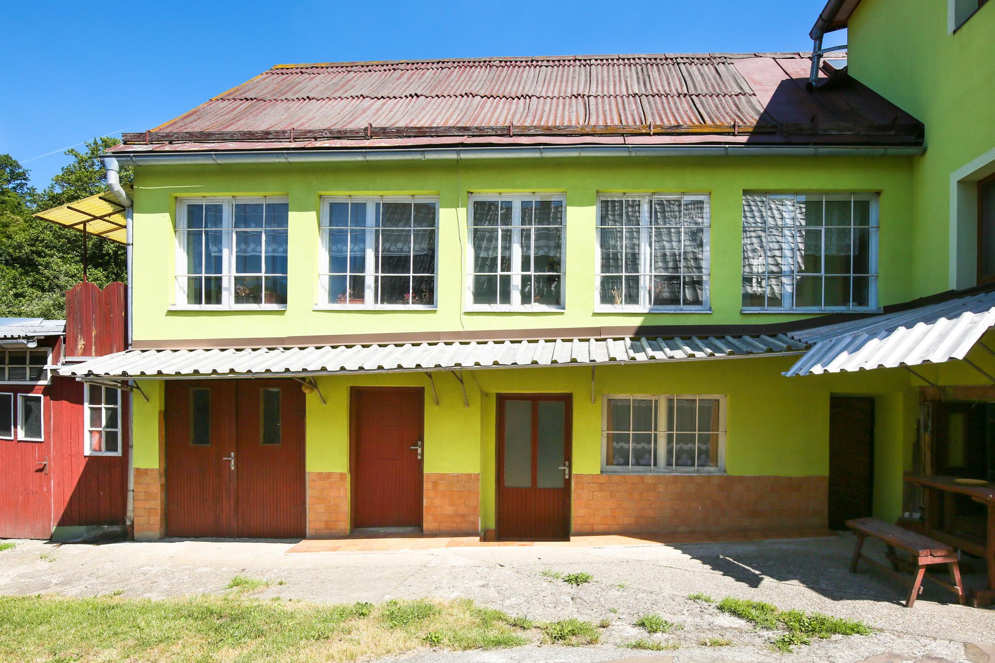 Rodinný dom so záhradou 320m2, 4 izby + Garáž, Svätý Anton