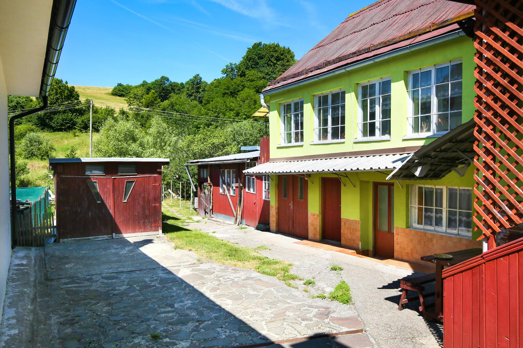 Rodinný dom so záhradou 320m2, 4 izby + Garáž, Svätý Anton