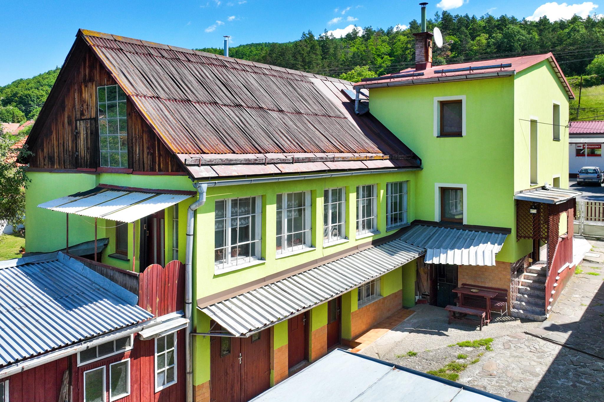 Rodinný dom so záhradou 320m2, 4 izby + Garáž, Svätý Anton