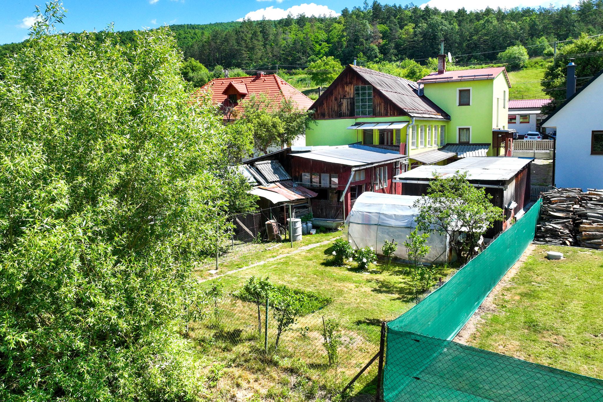 Rodinný dom so záhradou 320m2, 4 izby + Garáž, Svätý Anton
