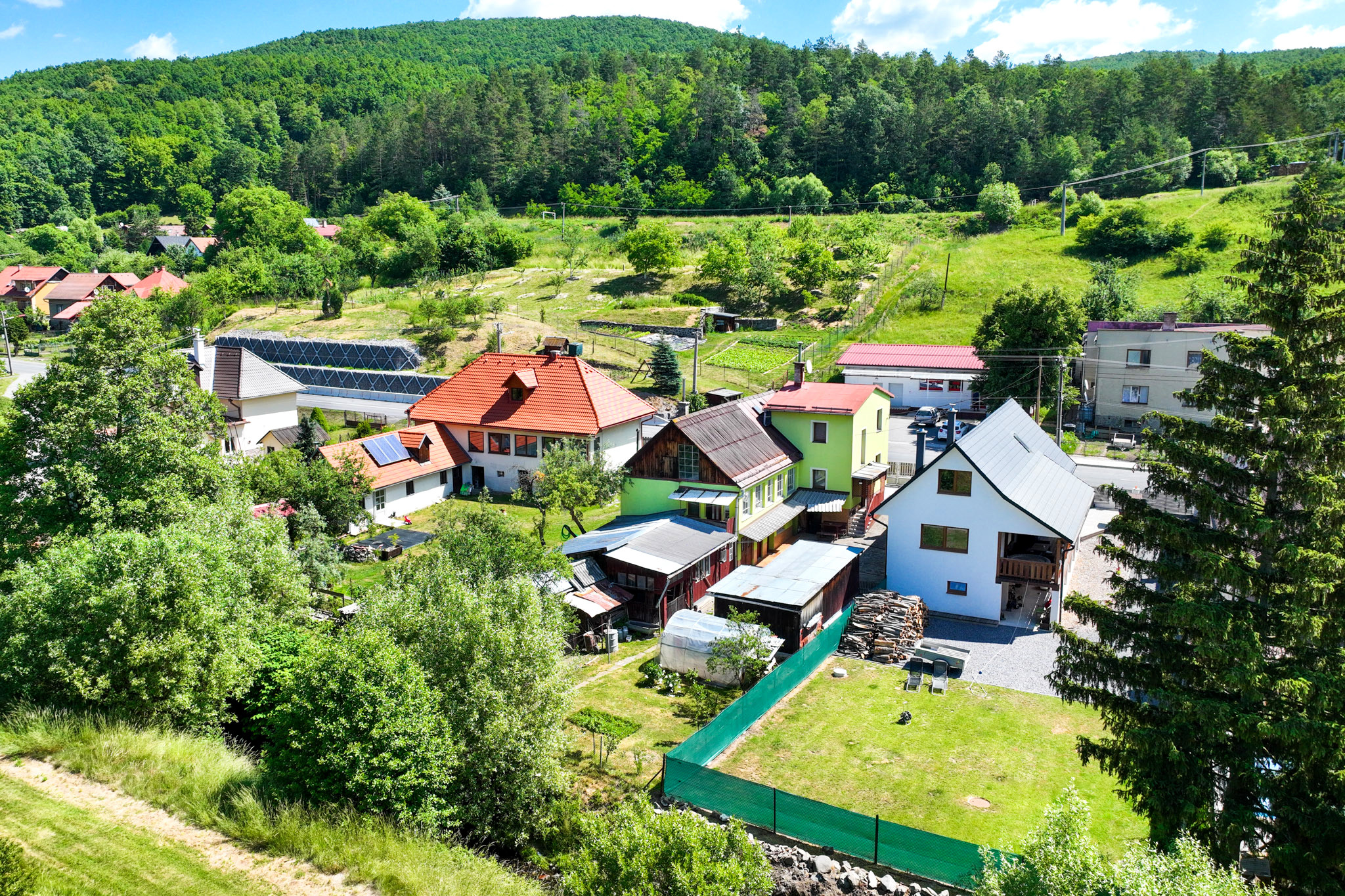 Rodinný dom so záhradou 320m2, 4 izby + Garáž, Svätý Anton
