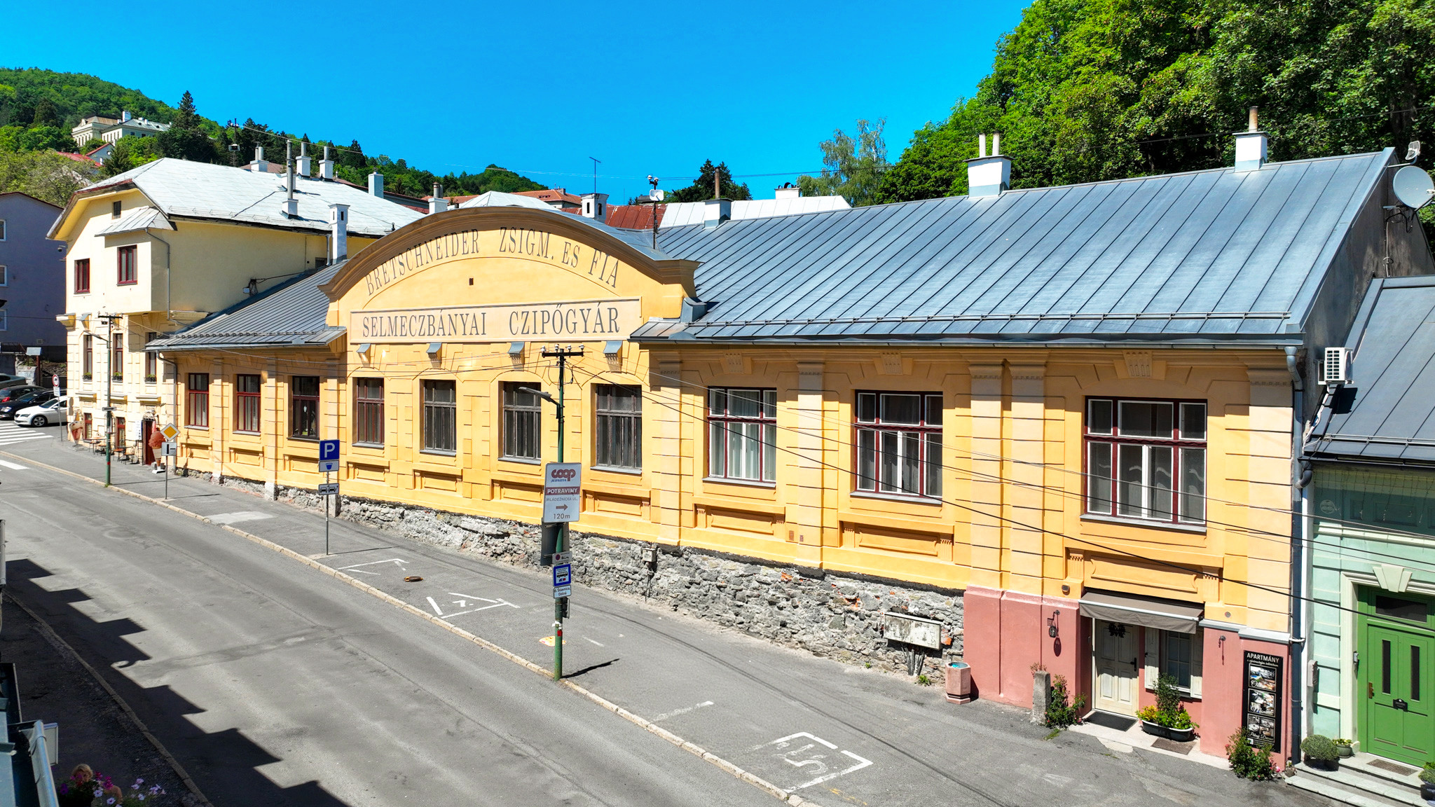 Kompletne zrekonštruovaný byt, centrum B. Štiavnica