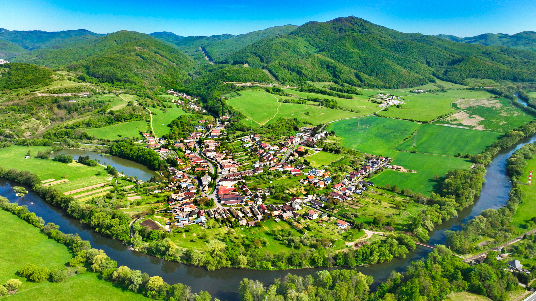 Slnečný pozemok s možnosťou stavby 840m² – Voznica