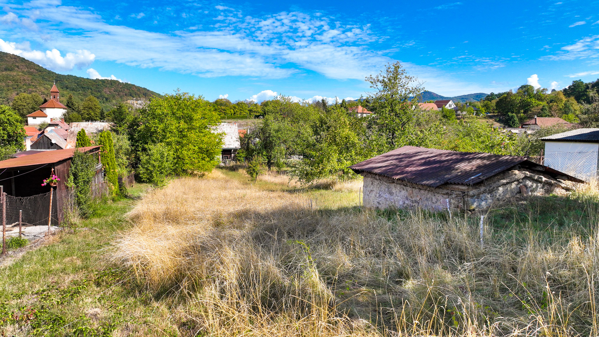 Slnečný pozemok s možnosťou stavby 840m² – Voznica