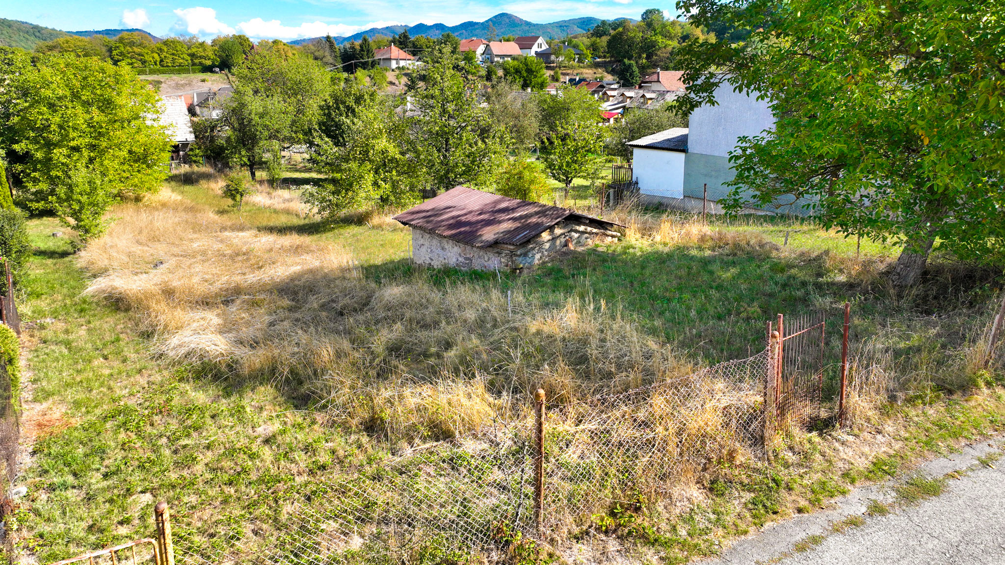 Slnečný pozemok s možnosťou stavby 840m² – Voznica