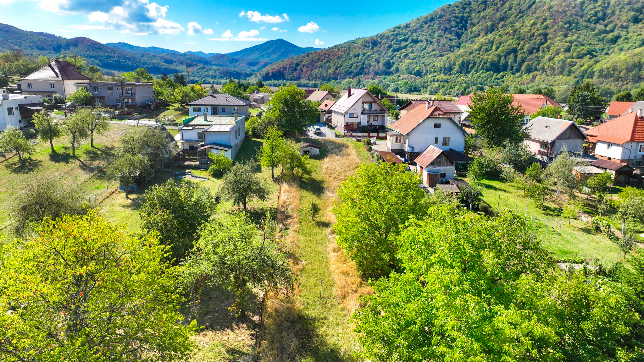 Slnečný pozemok s možnosťou stavby 840m² – Voznica