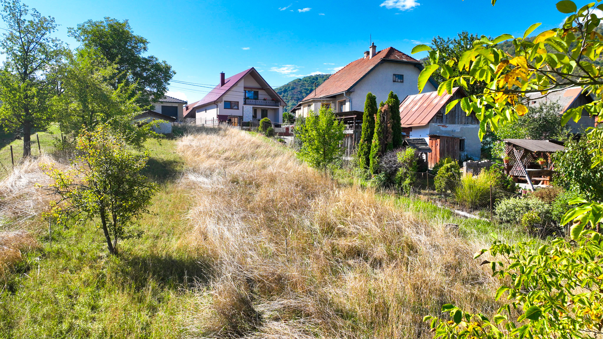 Slnečný pozemok s možnosťou stavby 840m² – Voznica