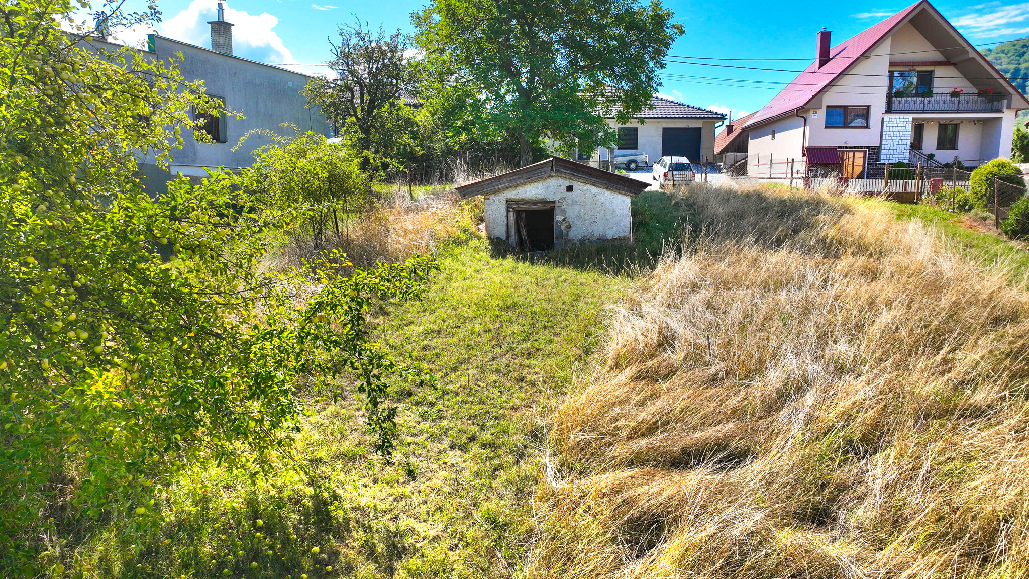Slnečný pozemok s možnosťou stavby 840m² – Voznica