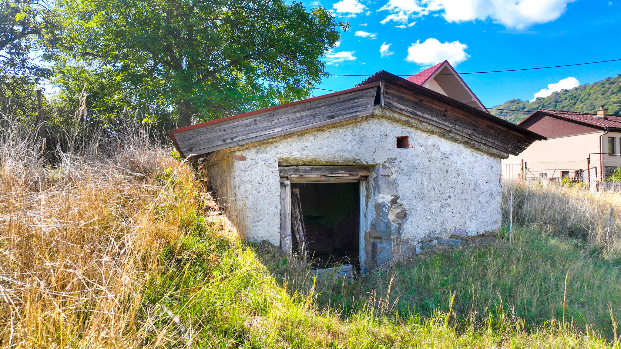 Slnečný pozemok s možnosťou stavby 840m² – Voznica