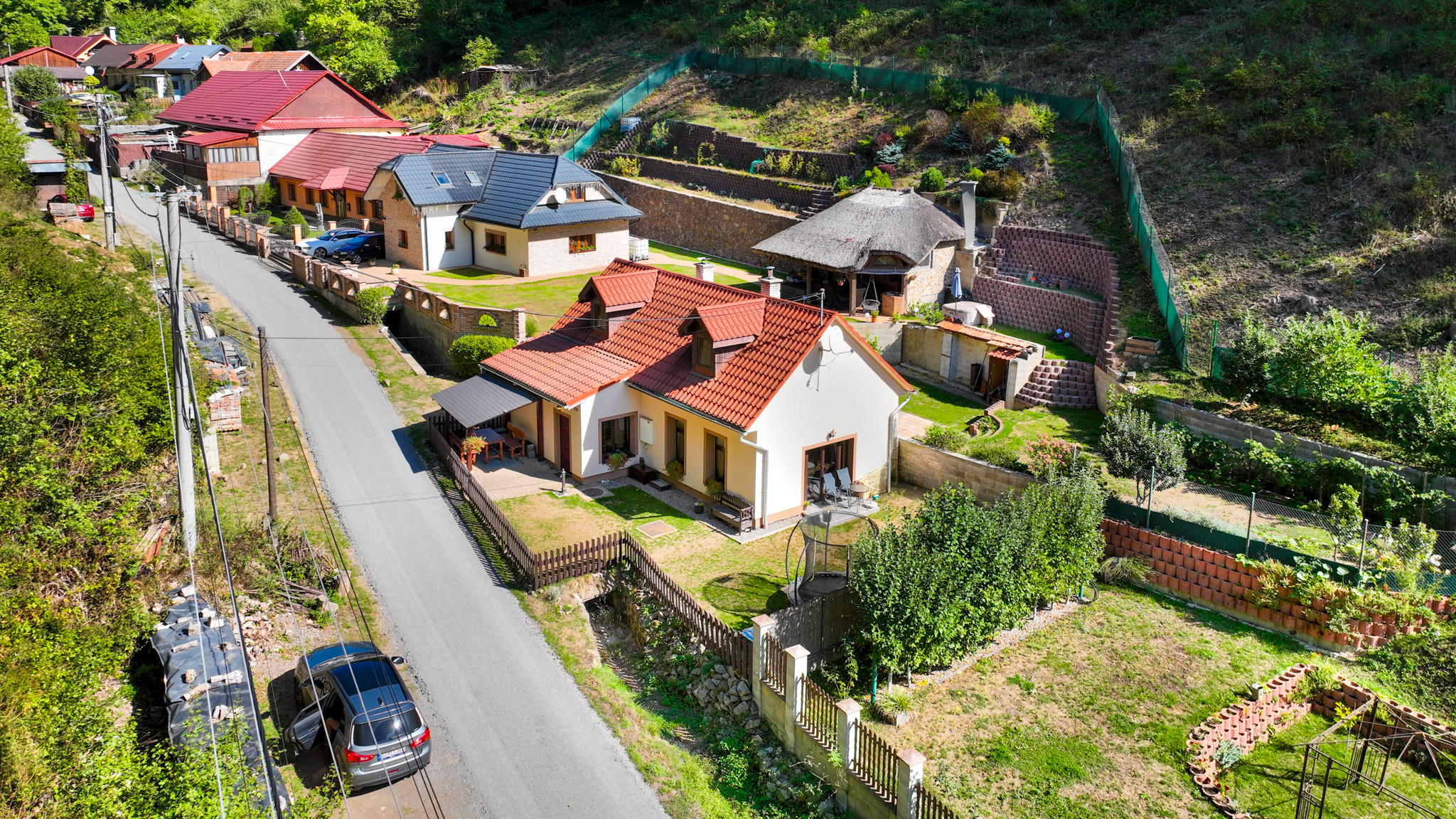Zrekonštruovaný 4-izbový rodinný dom - chalupa Hodruša-Hámre