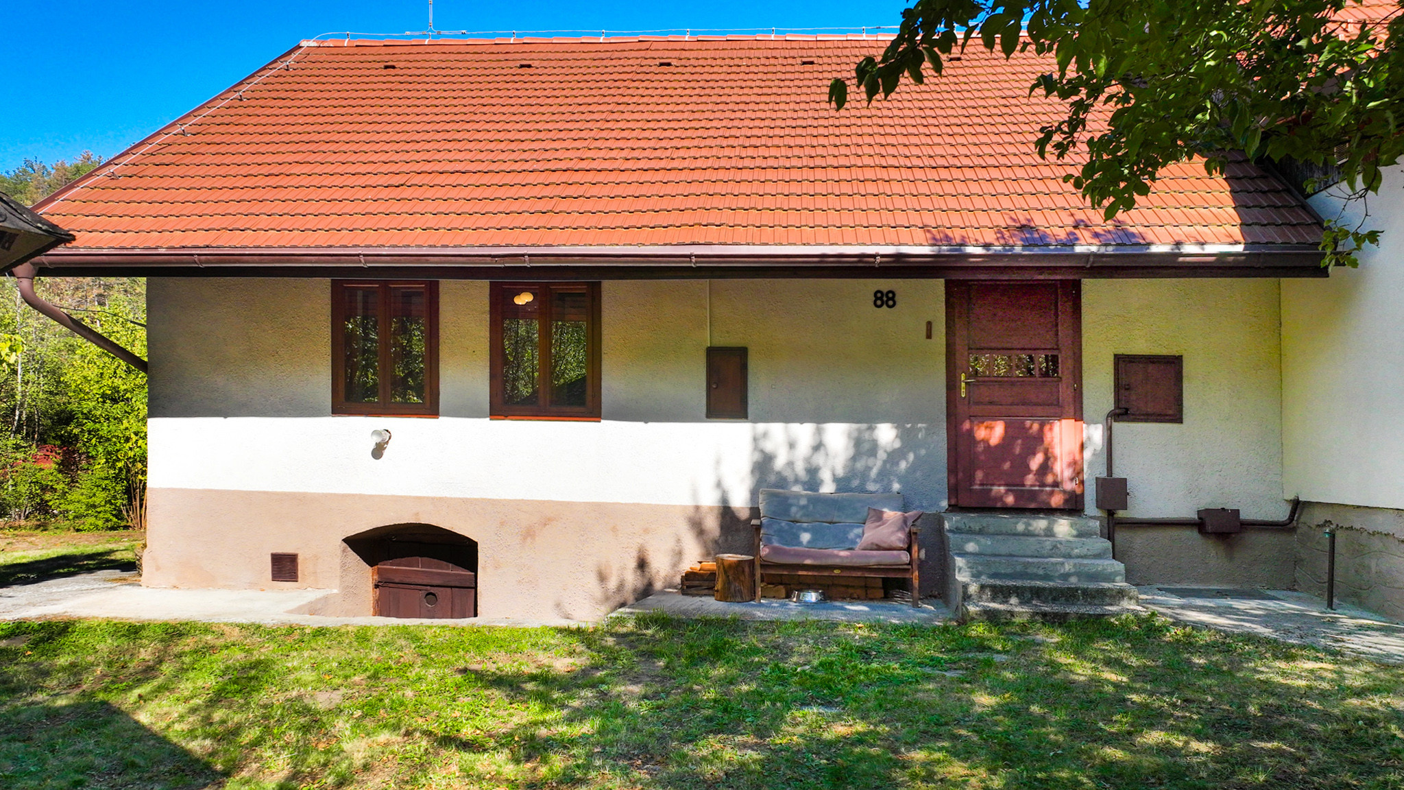 Rekonštruovaná chalupa s pozemkom 1000m2 Hodruša-Hámre