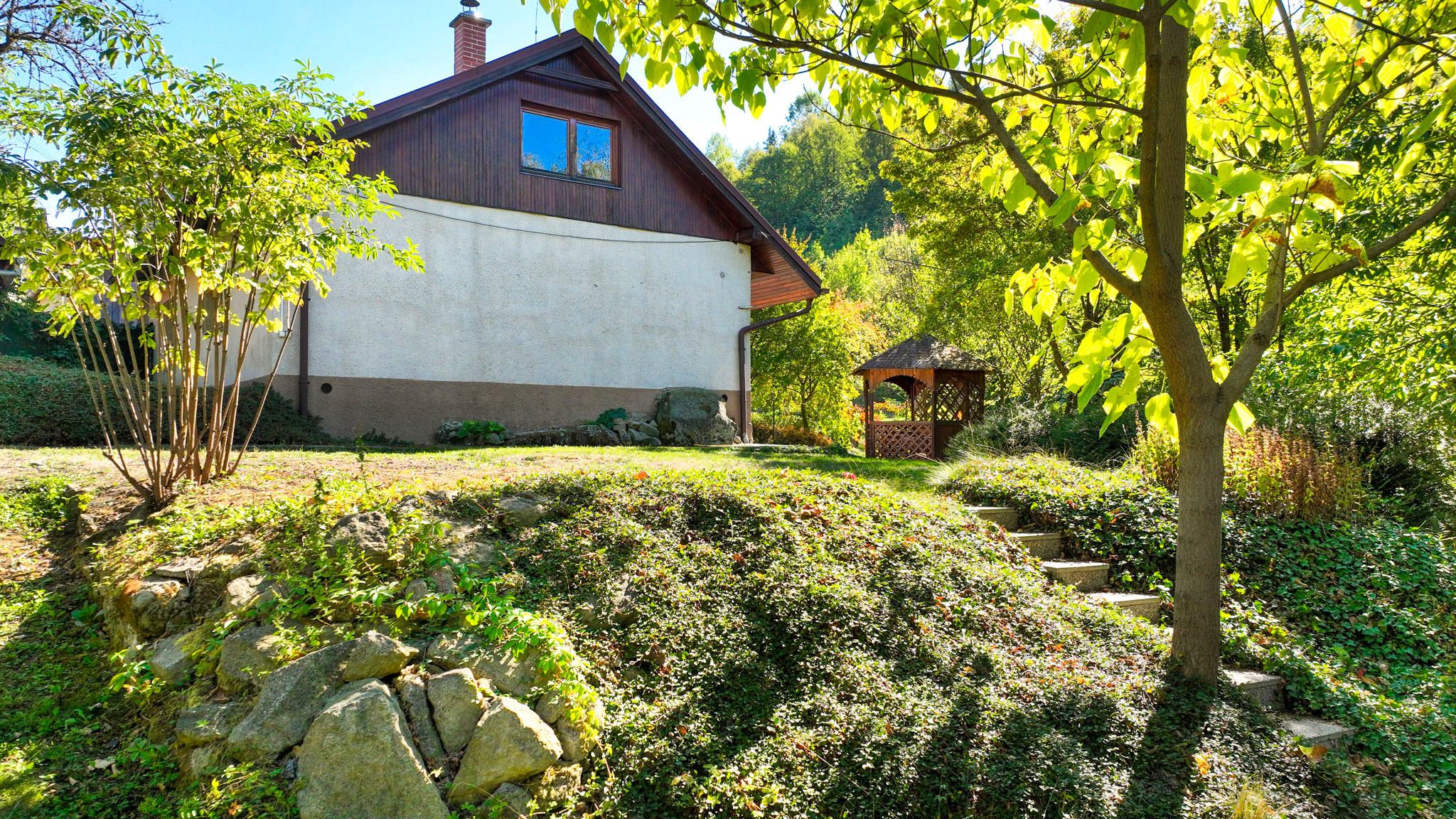 Rekonštruovaná chalupa s pozemkom 1000m2 Hodruša-Hámre