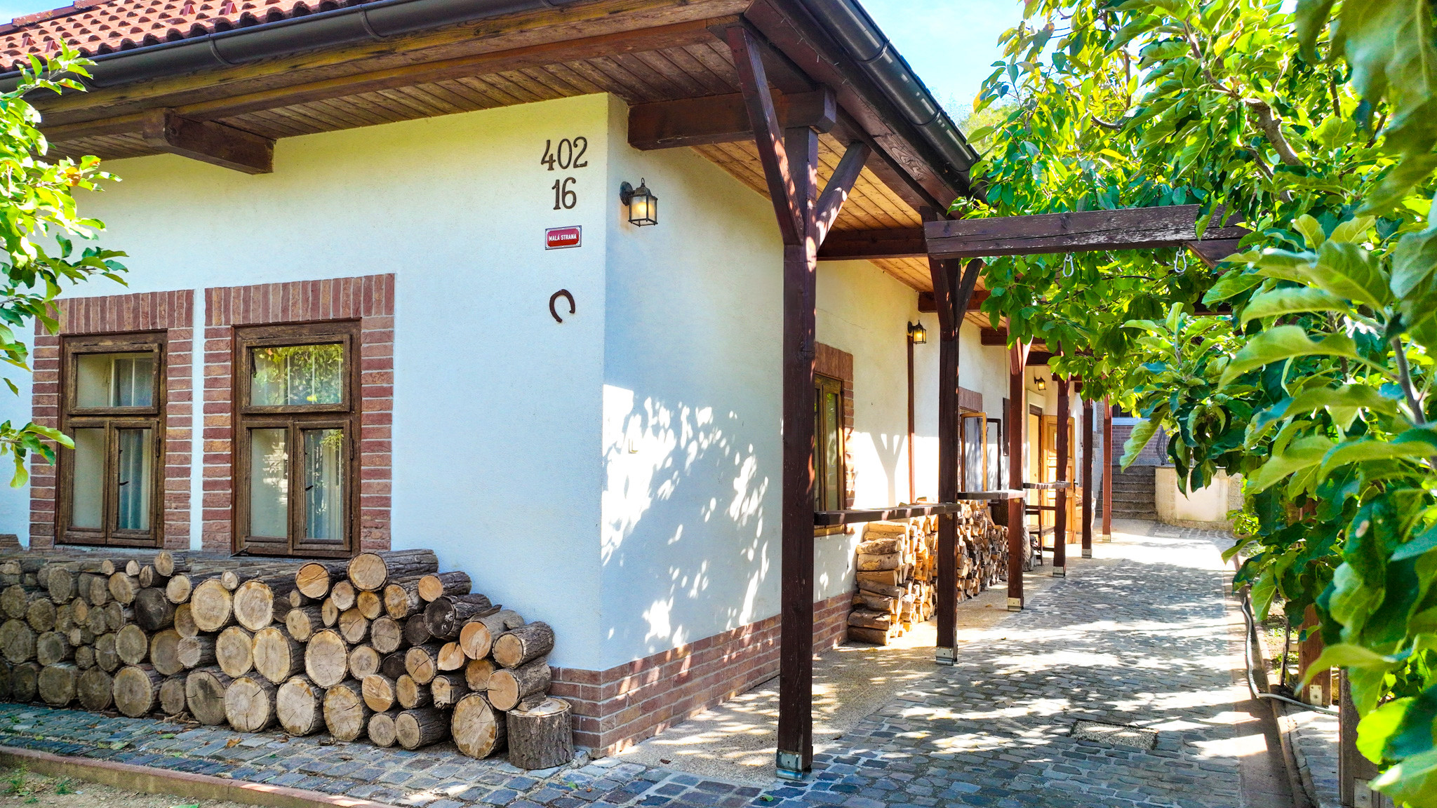 Dva rodinné domy, ovocná záhrada 300m2, Trávnica – Podhájska
