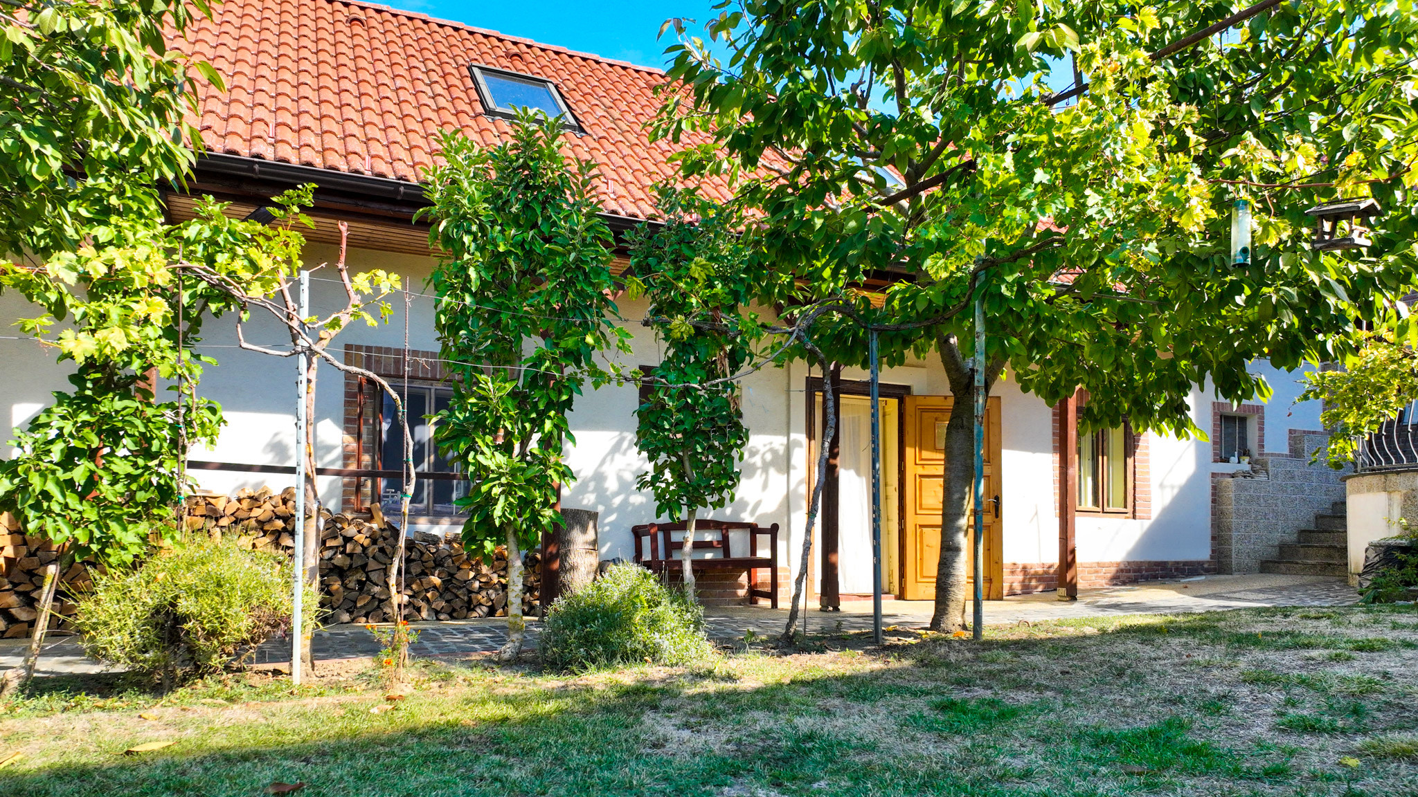 Dva rodinné domy, ovocná záhrada 300m2, Trávnica – Podhájska