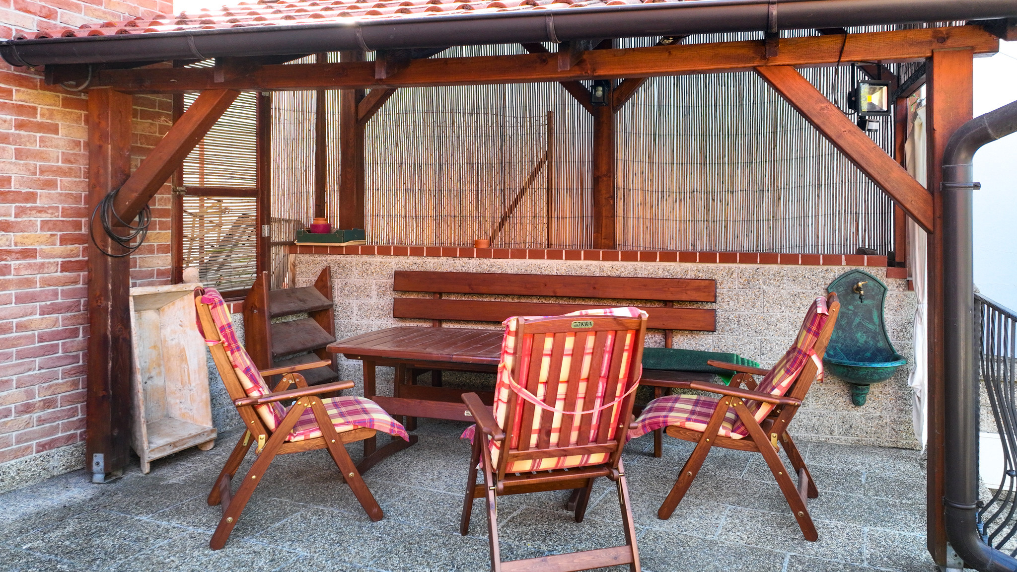 Dva rodinné domy, ovocná záhrada 300m2, Trávnica – Podhájska