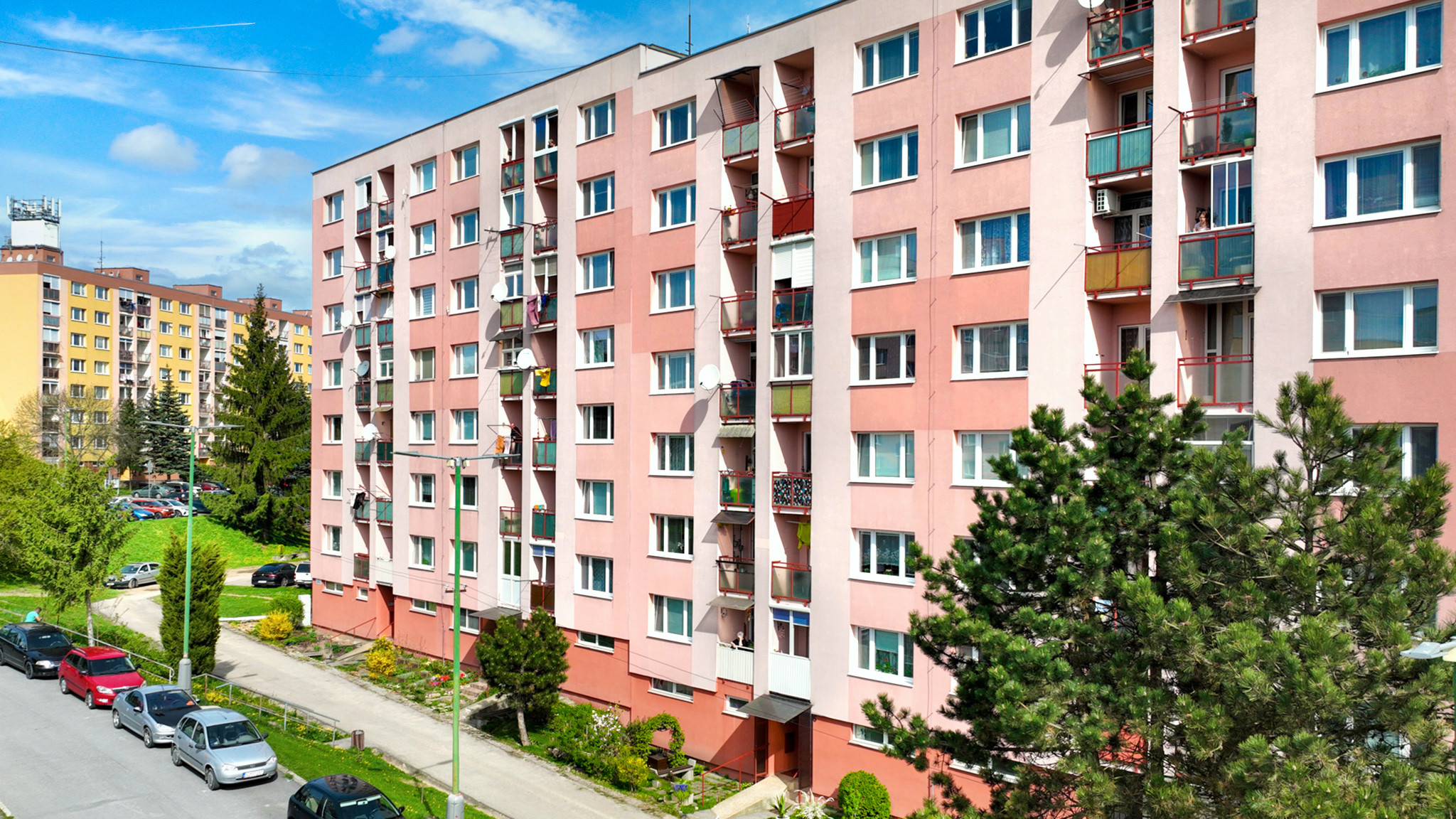 Slnečný 3-izbový byt s loggiou – Banská Štiavnica, Drieňová