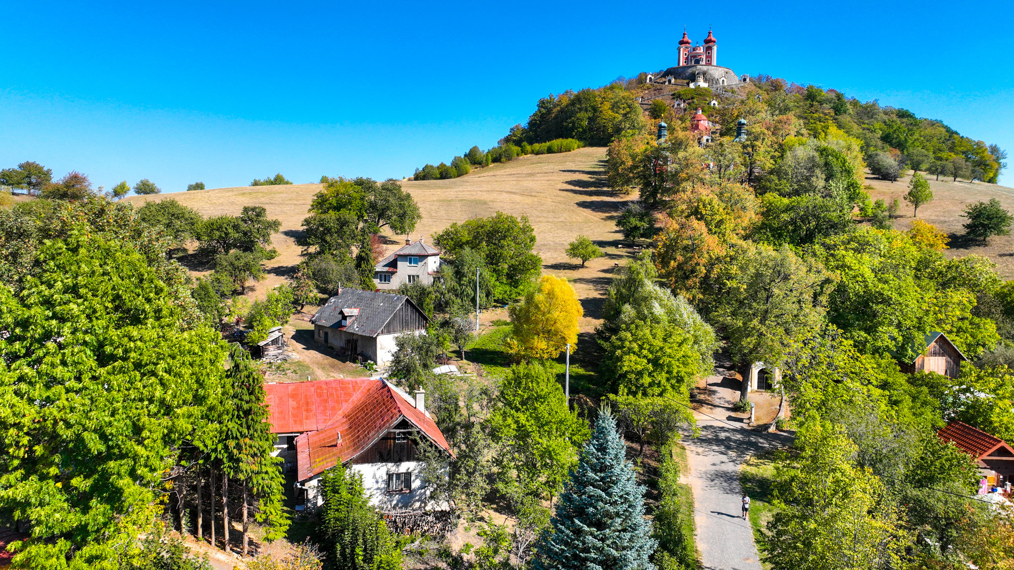 4 640m2 pozemok + 3 stavby pod Banskoštiavnickou kalváriou