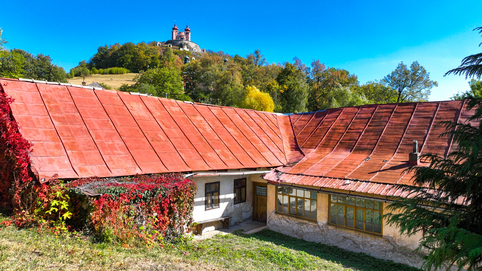 4 640m2 pozemok + 3 stavby pod Banskoštiavnickou kalváriou