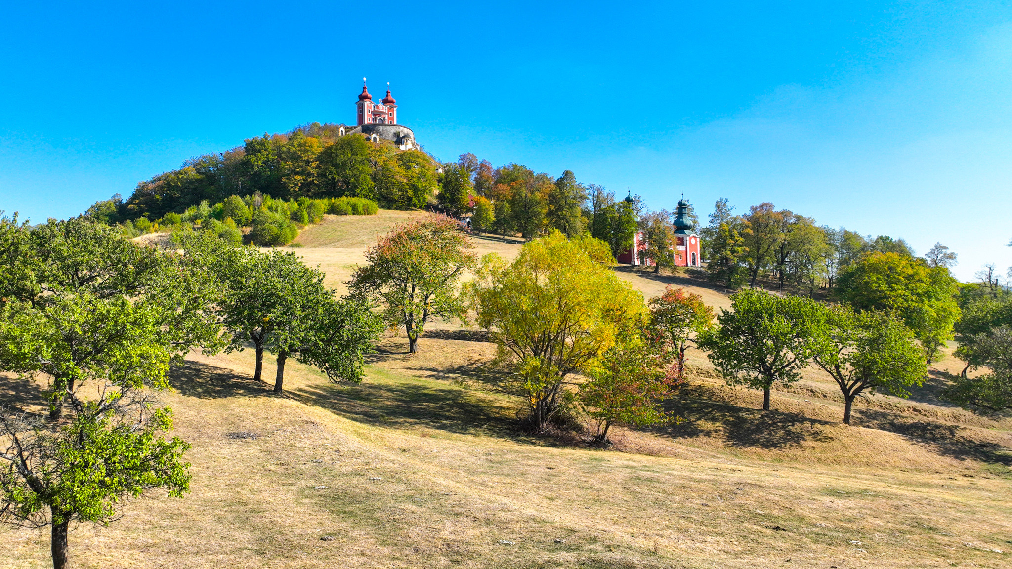 4 640m2 pozemok + 3 stavby pod Banskoštiavnickou kalváriou