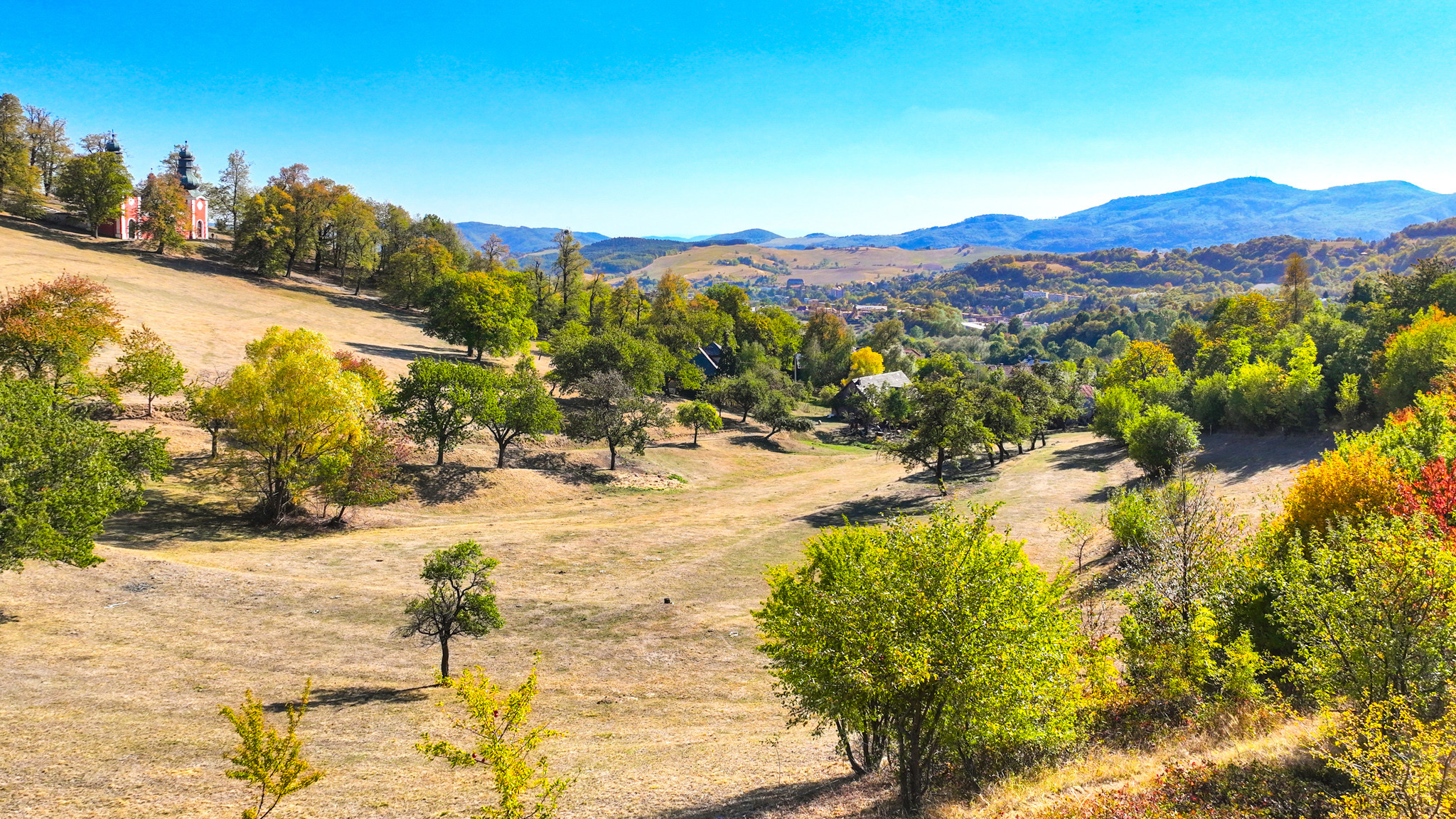 4 640m2 pozemok + 3 stavby pod Banskoštiavnickou kalváriou