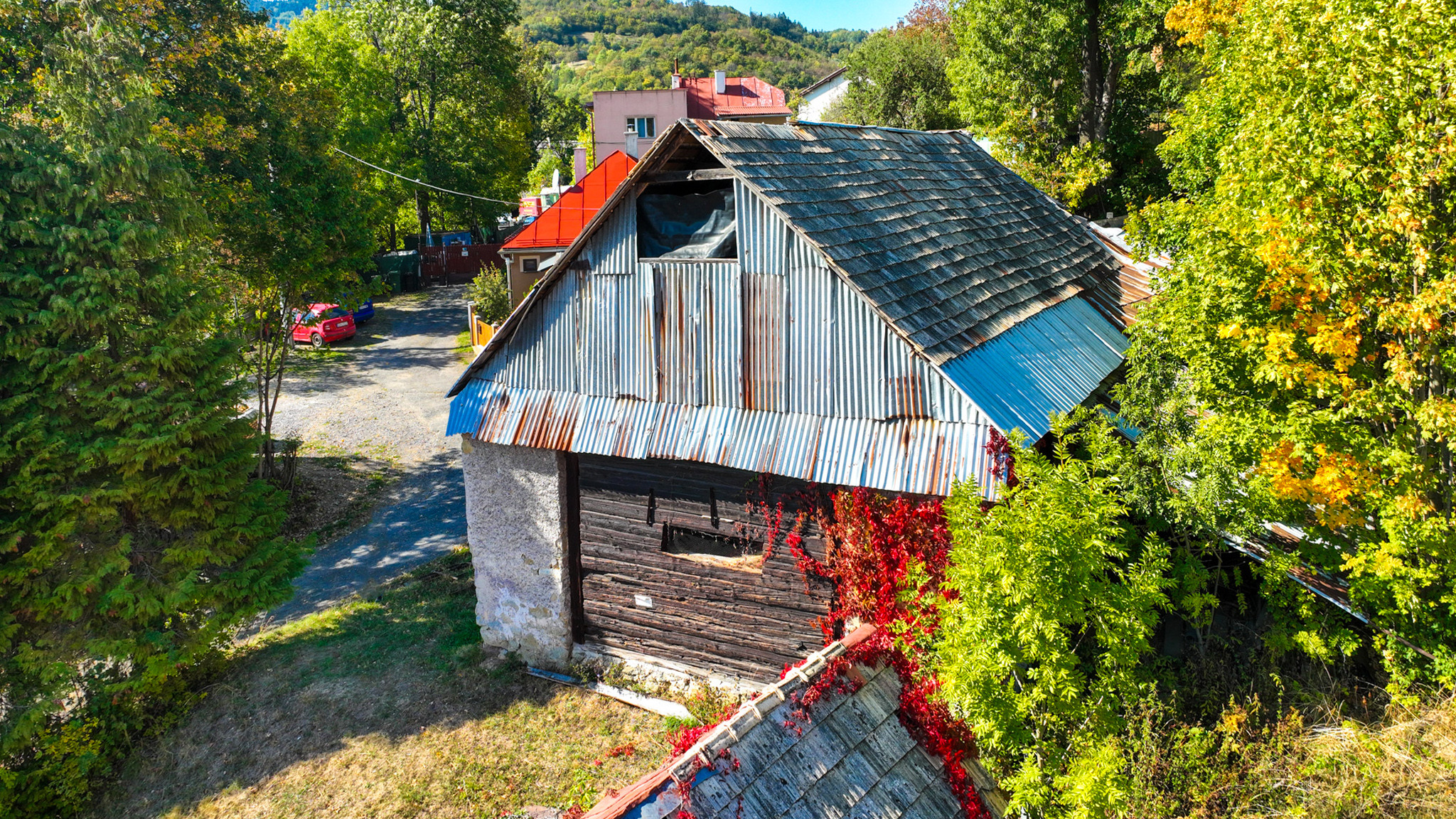 4 640m2 pozemok + 3 stavby pod Banskoštiavnickou kalváriou