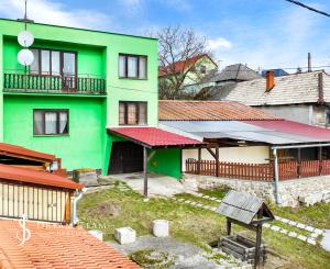 Priestranný rodinný dom pre viacčlennú rodinu v obci Hrušov