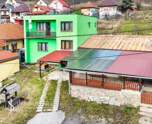 Priestranný rodinný dom pre viacčlennú rodinu v obci Hrušov