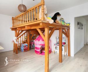 Priestranný rodinný dom pre viacčlennú rodinu v obci Hrušov