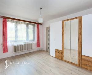 Priestranný rodinný dom pre viacčlennú rodinu v obci Hrušov