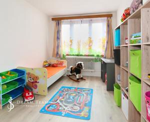 Priestranný rodinný dom pre viacčlennú rodinu v obci Hrušov