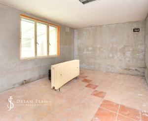 Priestranný rodinný dom pre viacčlennú rodinu v obci Hrušov