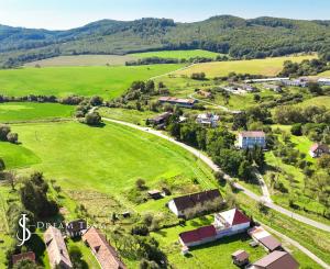 Slnečný, stavebný pozemok o veľkosti 1524m2 v obci Beluj