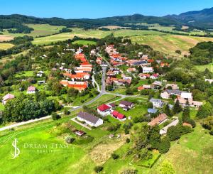 Slnečný, stavebný pozemok o veľkosti 1524m2 v obci Beluj