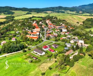 Rodinný dom so štyrmi bytovými jednotkami v obci Beluj