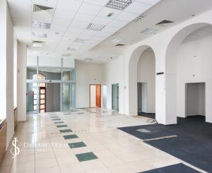 Krásna viacúčelová budova vo výbornom stave v centra mesta Šahy