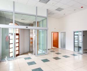 Krásna viacúčelová budova vo výbornom stave v centra mesta Šahy