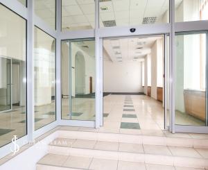 Krásna viacúčelová budova vo výbornom stave v centra mesta Šahy