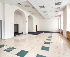 Krásna viacúčelová budova vo výbornom stave v centra mesta Šahy