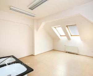 Krásna viacúčelová budova vo výbornom stave v centra mesta Šahy