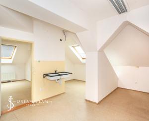 Krásna viacúčelová budova vo výbornom stave v centra mesta Šahy